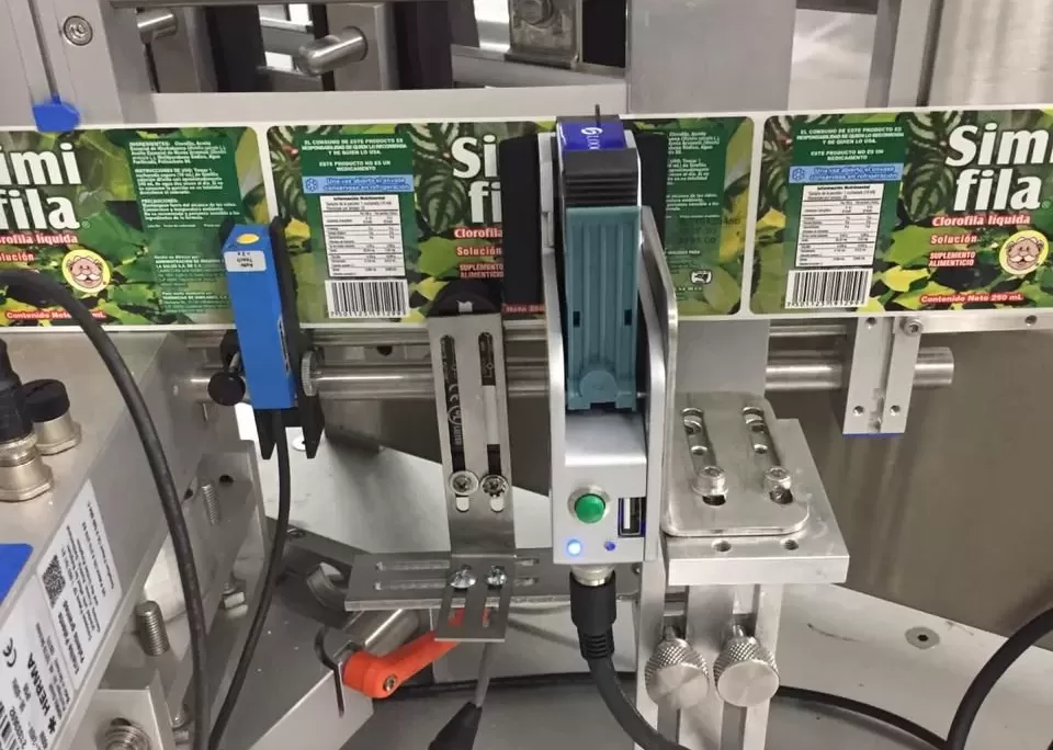 EAJET puede imprimir una variedad de contenidos, como números de lote, fechas de caducidad, precios, códigos de barras, códigos QR, imágenes, bases de datos, texto externo y fechas variables.